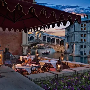 Отель Al Ponte Antico